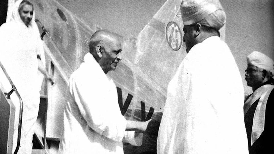 When Jawaharlal Nehru and Sardar Patel flew in Maharaja’s private Dakota aircraft !