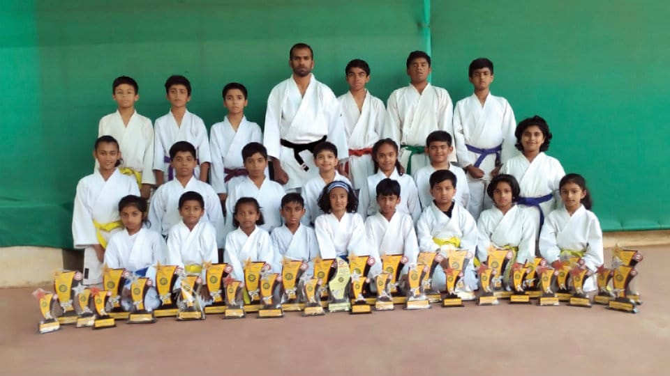 Karate prize winners