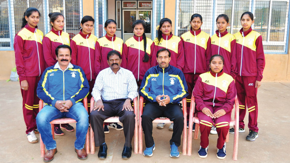 Mysore Varsity team for All-India Ball-badminton Championship
