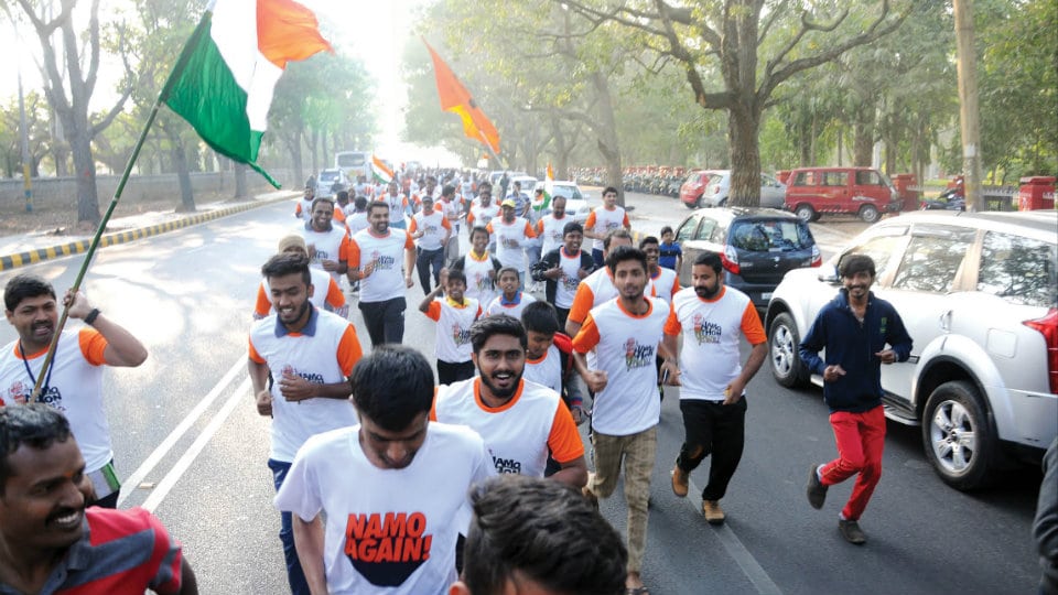 Hundreds Run for Narendra