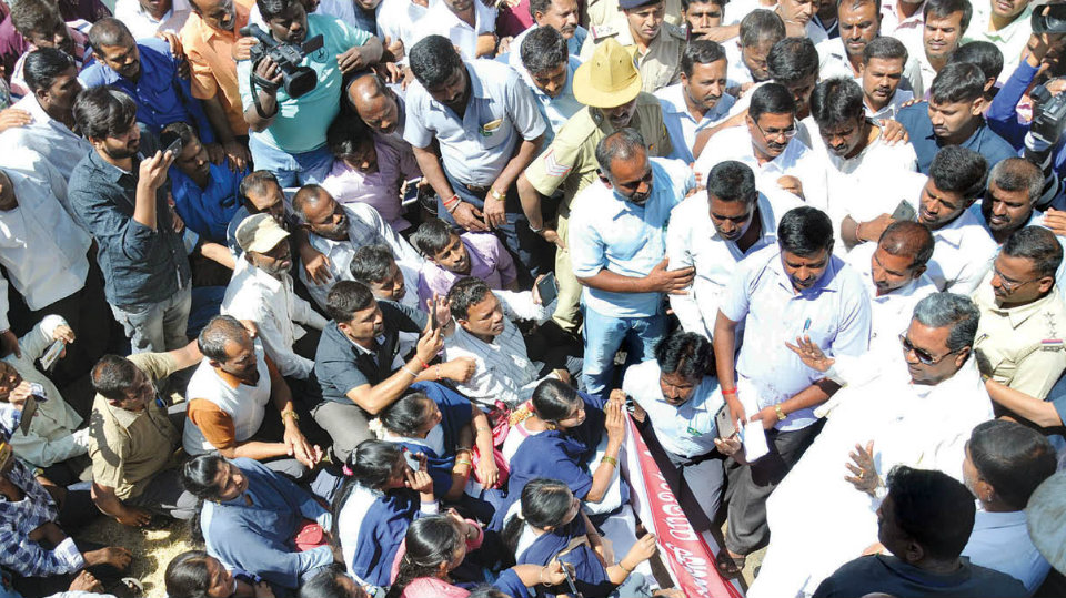 Workers seek Siddharamaiah’s help to save Reid & Taylor factory