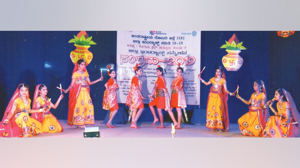 Bag prizes in Cultural Competition and Vocational Services