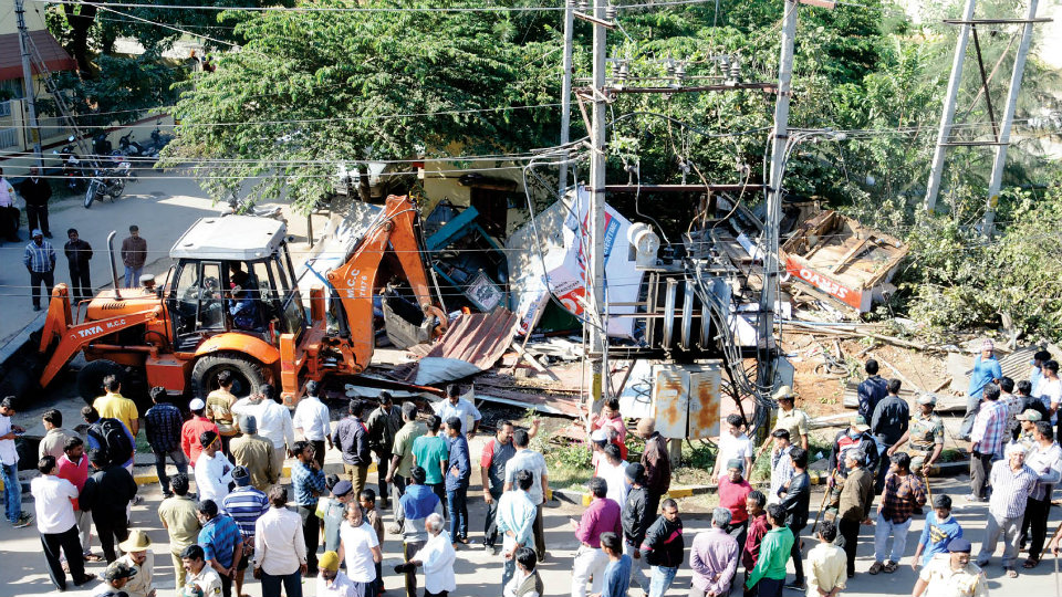 MCC clears over 300 encroachments in Bannimantap