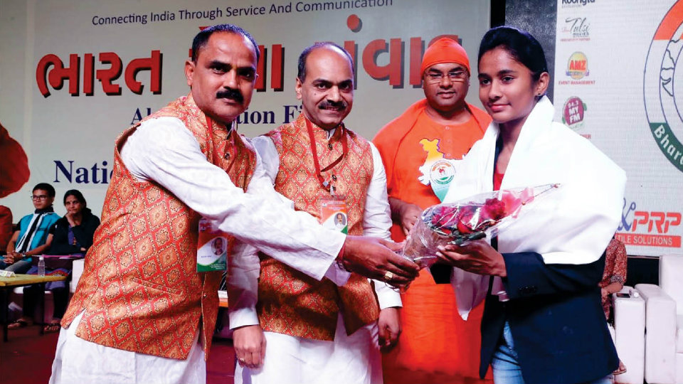 City’s Yoga Champ Kushi felicitated in Gujarat