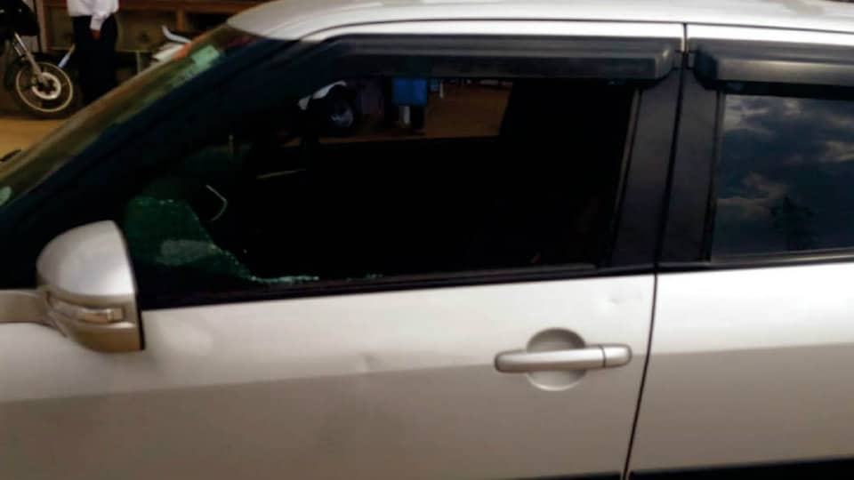 Car window smashed; Rs. 2 lakh stolen