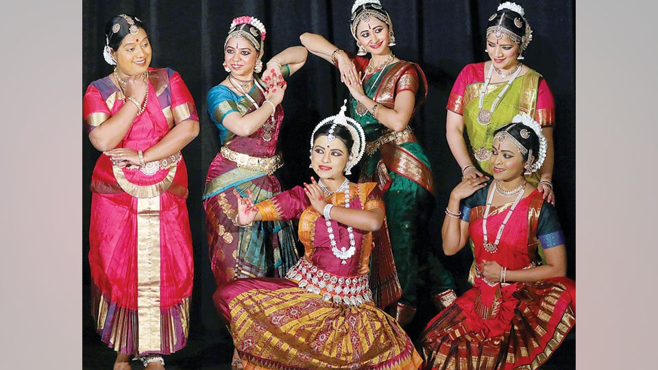 Bharatanatyam dress styles from India | Bharatanatyam poses, Dance  photography poses, Bharatanatyam
