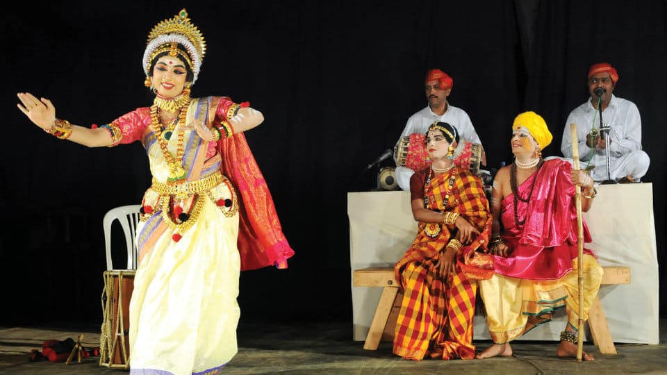 Distinct dance forms, dramas draw audience applause