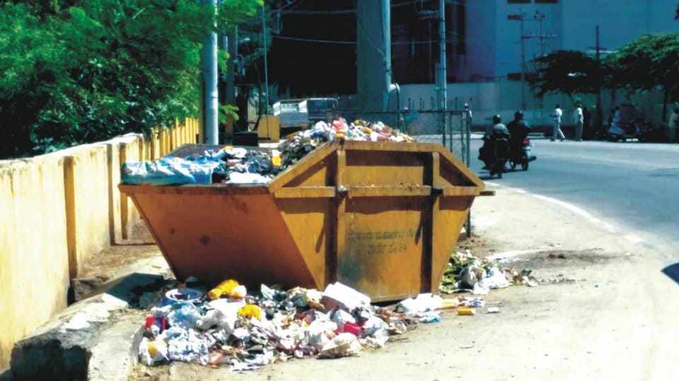 Plea to clear garbage near Yadavagiri underbridge