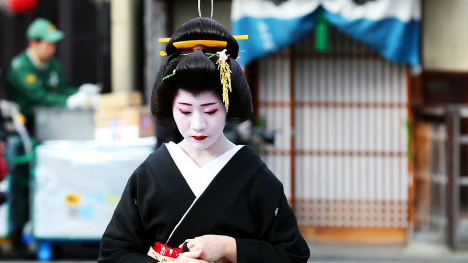 A Glimpse of the Geisha World