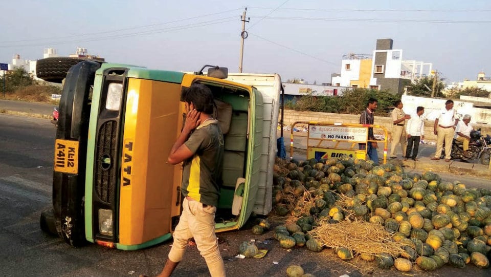 Goods vehicle topples on Ring Road