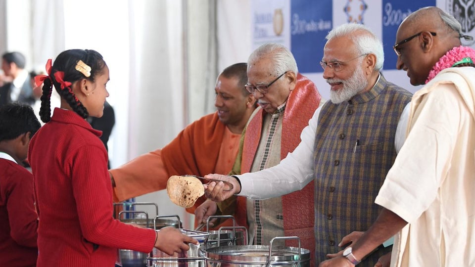 PM Modi serves three billionth meal of Akshaya Patra Foundation