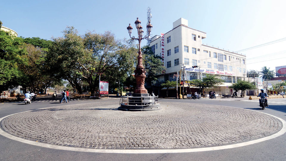 Aesthetically designed Circle  on Vishwamanava Double Road