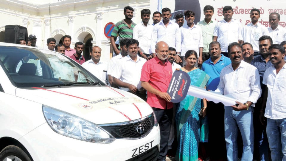 Minister S.R. Mahesh distributes Tourist Taxis to unemployed youths