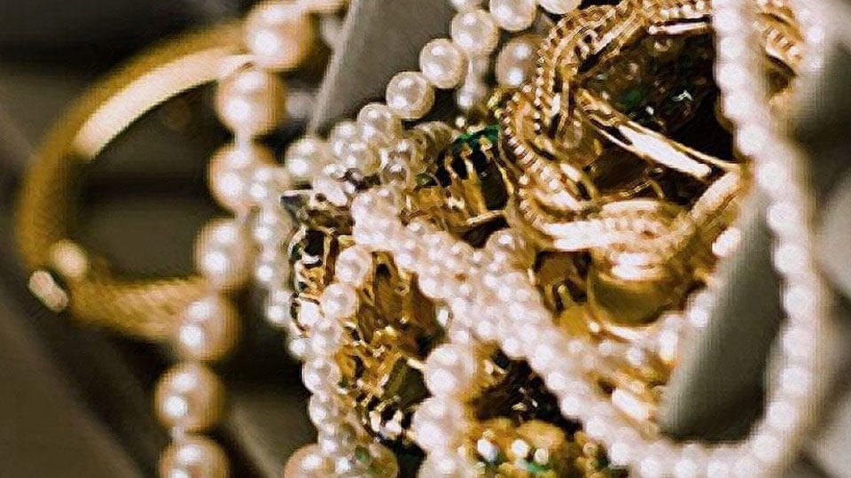 Maid accused of stealing jewellery from house
