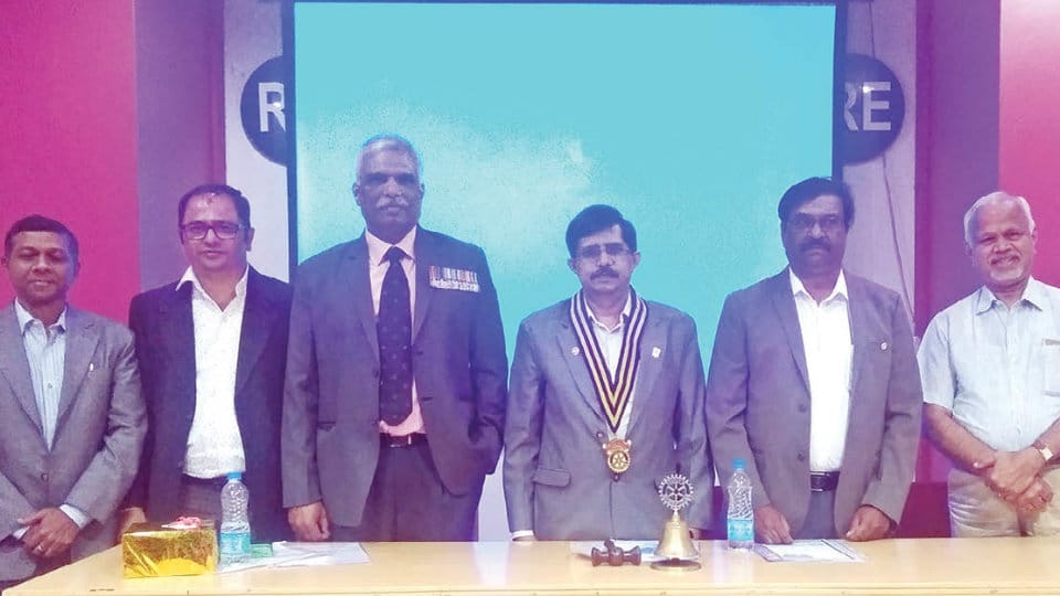 Rotary Sainik Desh Rathna Award presented to Major D.P. Singh