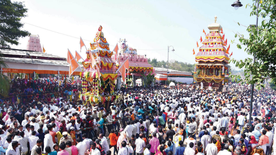Devotees from across Karnataka witness a grand Rathotsava