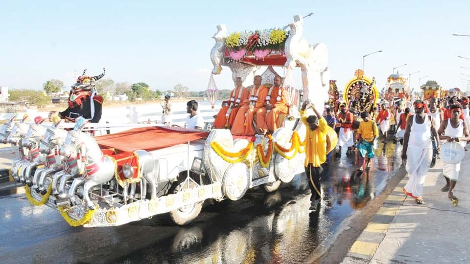 Grand procession of Sadhus mark Day-2 of Kumbha Mela