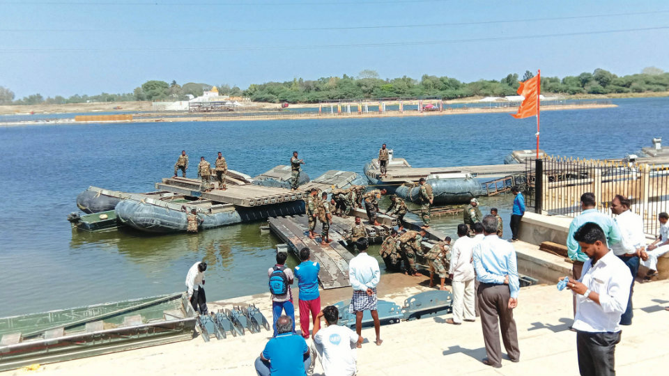 Army builds floating bridge for mega fair
