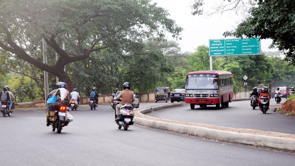 Sign board near Hunsur road leads to confusion