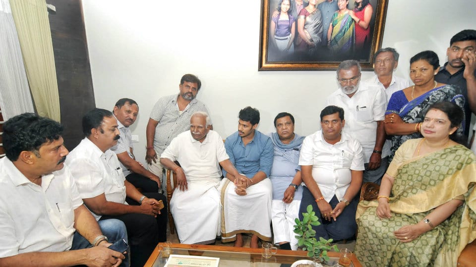Nikhil Kumaraswamy and mother meet Congress leaders