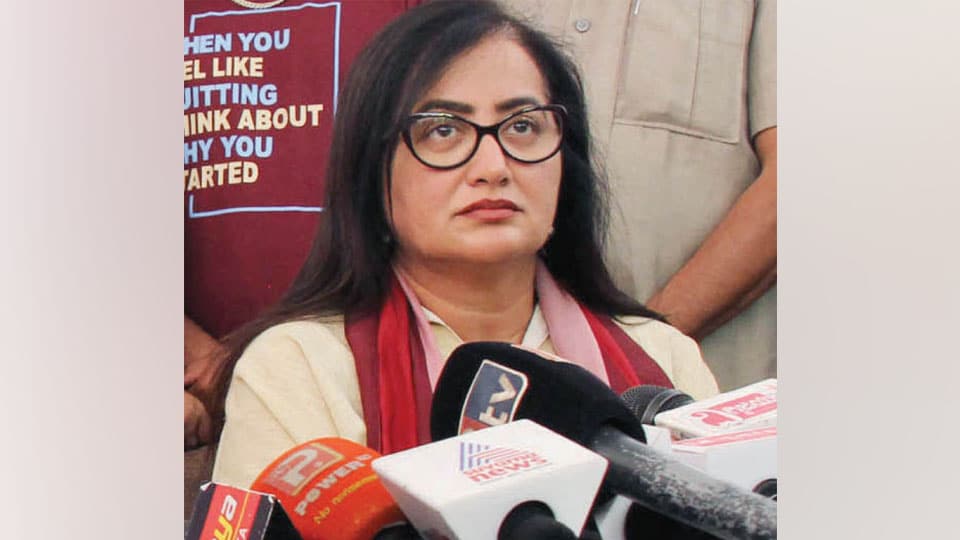 Phone tapping: Sumalatha files complaint with EC against HDK Govt.