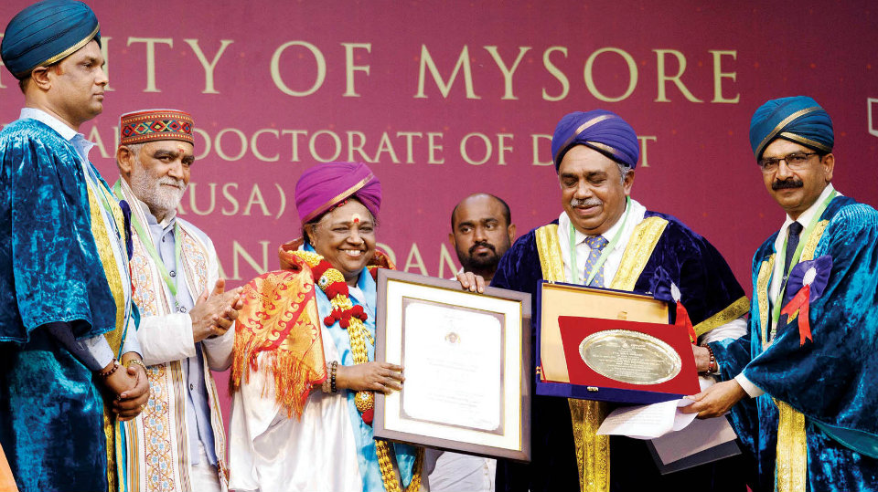 Mata Amritanandamayi receives Hon. Doctorate from University of Mysore
