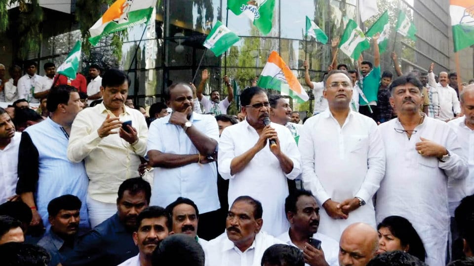 Coalition partners take to streets against I-T raids