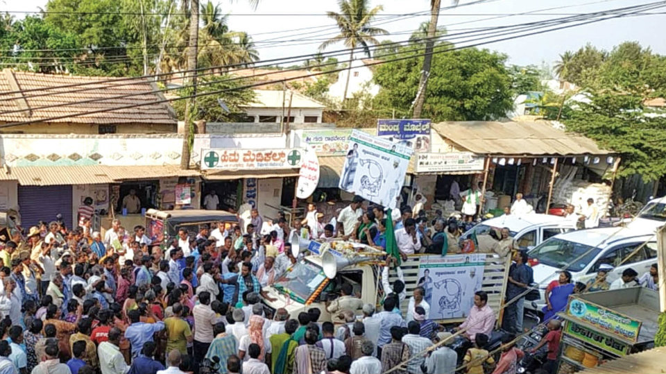 Sumalatha Ambarish campaign vehicle checked four times on Sunday