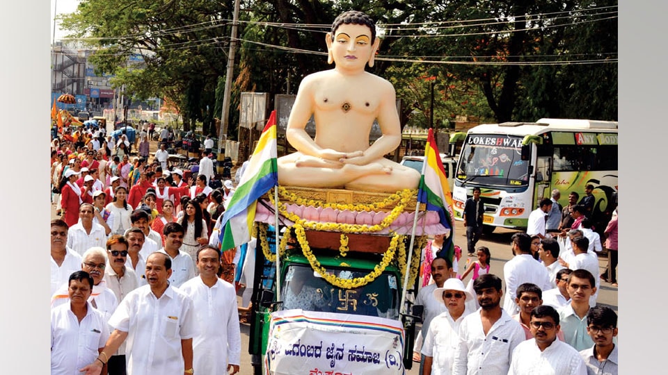 Colourful procession marks Mahaveer Jayanti