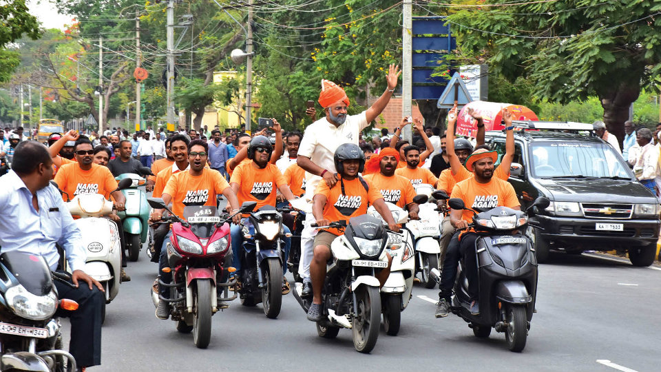 Chants, Cheers for ‘Chowkidar’: Modi-lookalike astride a bike draws attention