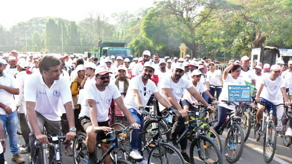Thousands Pedal for Democracy
