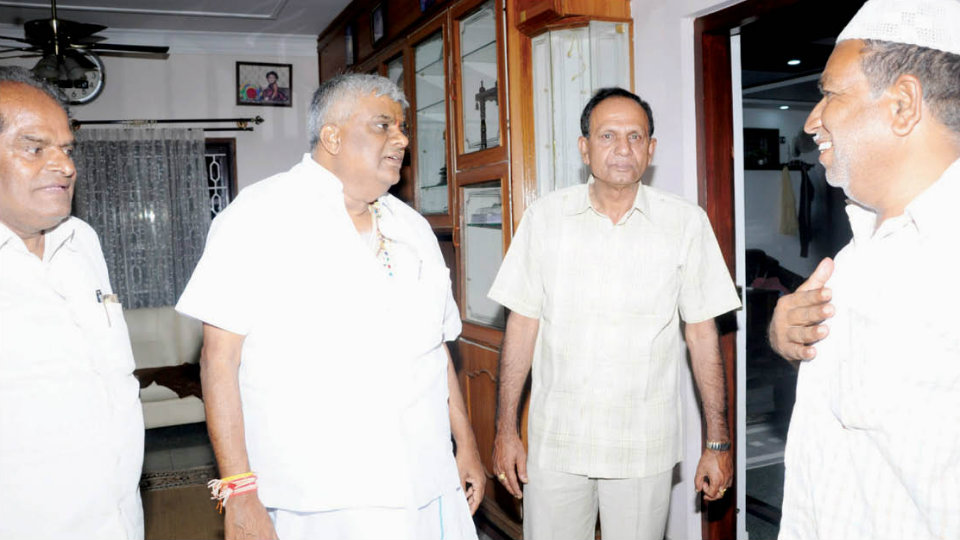 H.D. Revanna meets Congress leaders, seeks support for coalition candidates