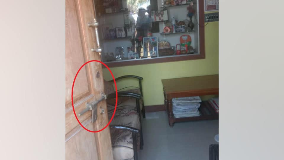 House burgled at Gayatripuram