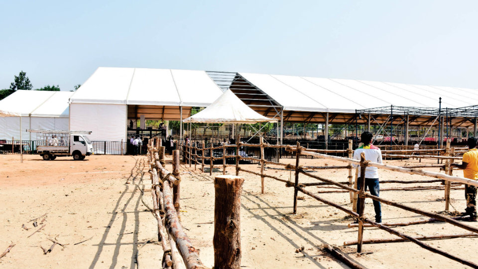 One-Man pandal for all political rallies