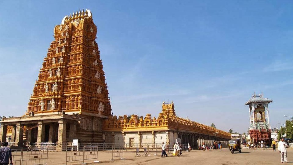 Woman’s death in Temple area: No rituals at Srikanteshwara Temple in Nanjangud for two days