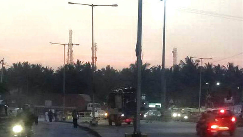 Non-functioning street-lights plunge Outer Ring Road into darkness