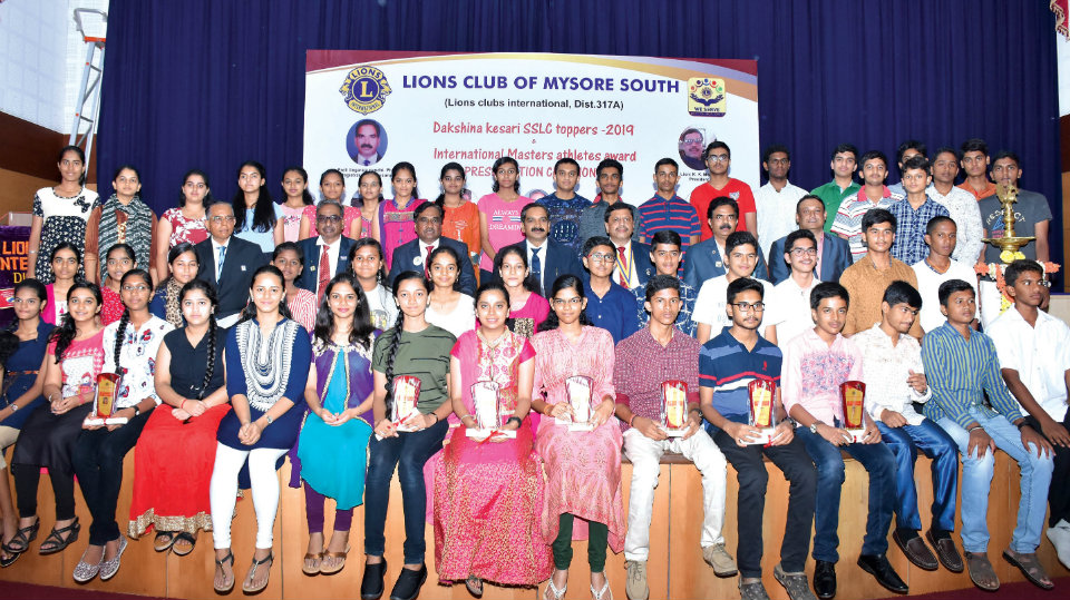 Dakshina Kesari Awards Conferred