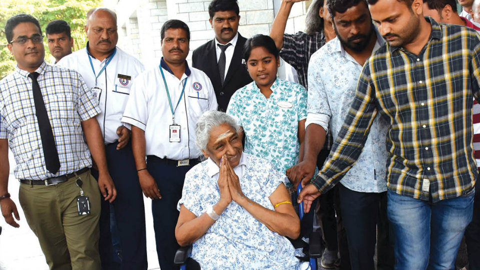 Singer S. Janaki discharged from hospital