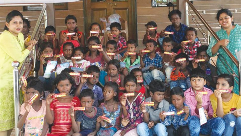 Free dental check-up held for children of Mahouts and Kavadis