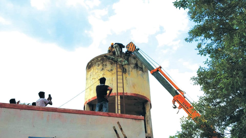 Man dies of electrocution while cleaning overhead water tank