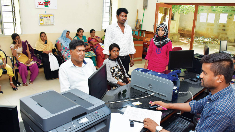 ‘Ayushman Bharat – Arogya Karnataka’: Health Card distribution in full swing at 20 centres