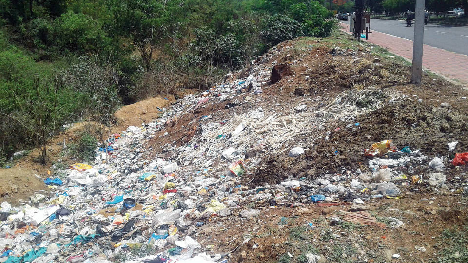 Festering garbage on Vishwamanava Road