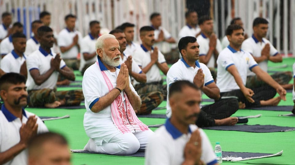 PM Modi participates in Yoga Day at Ranchi