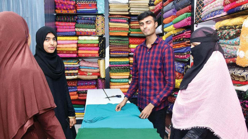 Ramzan shopping keeps streets alive at night