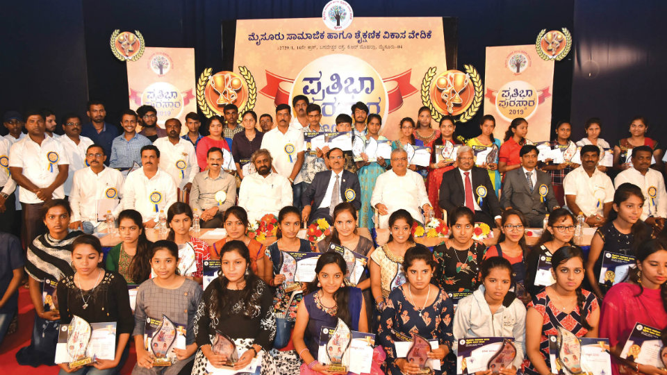 About 400 students presented Pratibha Puraskar at Kalamandira