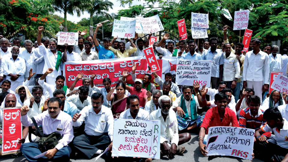 Farmers demand filling up of water bodies