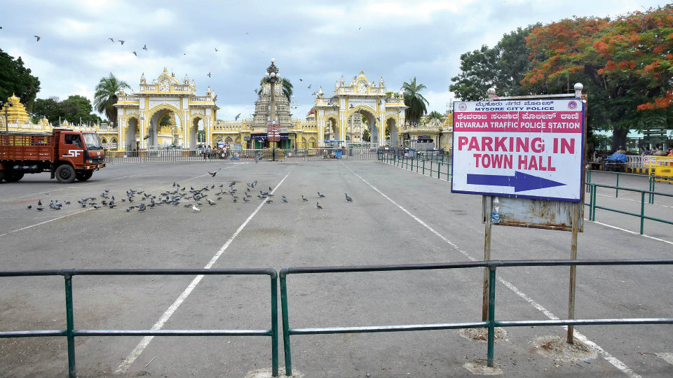 Parking banned in front of Palace North Gate