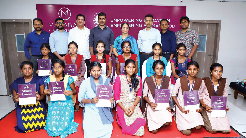 Malabar Gold & Diamonds distributes Scholarship for girl students
