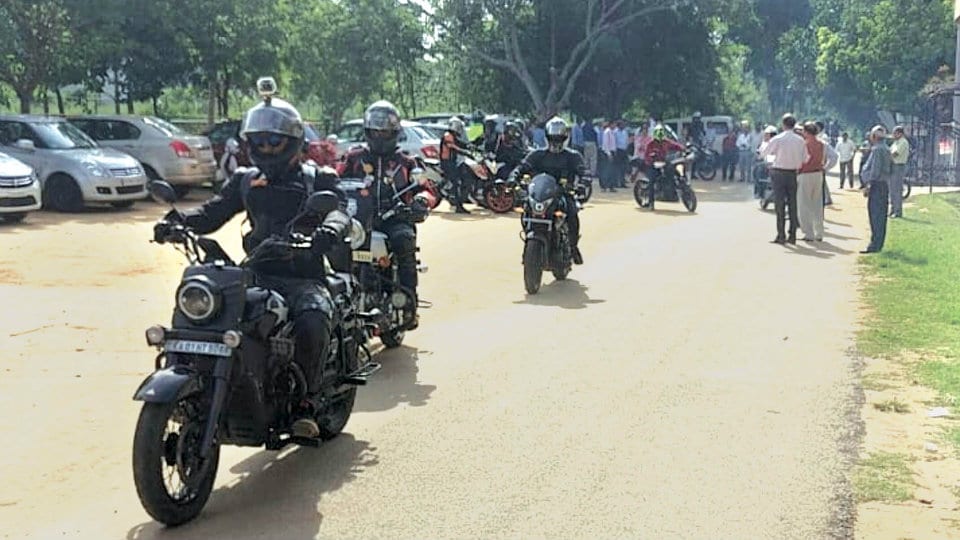 Youths take out bike rally for Super-Speciality Hospital in Kodagu