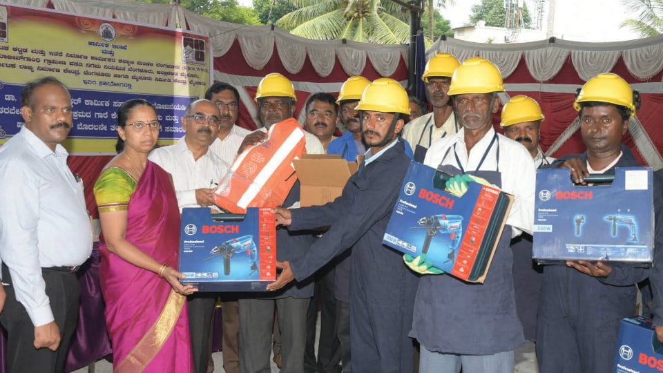 Nirmiti Kendra distributes tool kits to construction workers and electricians